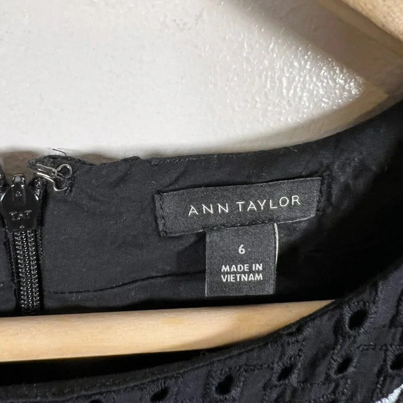 Ann Taylor Eyelet Floral Sheath Dress Size 6 Black Work Office Career Church - Picture 3 of 10